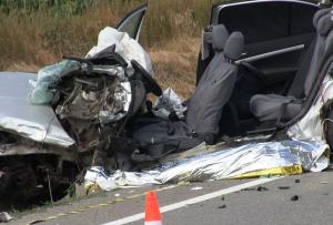 "Nu mai am cuvinte, vă spun". O șoferiță a murit pe loc în Vaslui, după ce a intrat cu mașina în TIR. Acul vitezometrului s-a oprit la 140 km/h