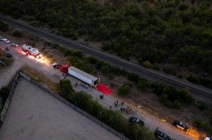 "Stive de cadavre", găsite într-un camion abandonat de şofer în Texas. Cel puţin 46 de migranţi au murit din cauza căldurii