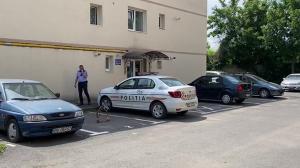 O fetiță de 3 ani a căzut de la etajul 3 al unui imobil din Braşov. Copila se juca cu pisica