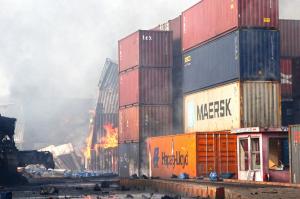 Cel puţin 49 de morți și 300 de răniți, într-un incendiu de proporții la un depozit de containere, în Bangladesh: "Mingi de foc care cădeau ca ploaia"