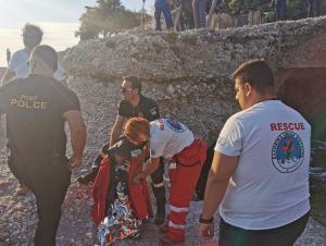 Un român şi un grec au murit în urma prăbușirii în mare a elicopterului care participa la stingerea unui incendiu în Grecia. Imagini de la locul impactului