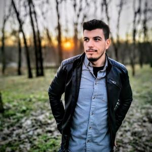 "Puiule, vei rămâne soarele şi aerul nostru!" Radu, românul care a murit în vacanţă în Grecia la doar 25 de ani, plâns de cei dragi