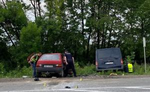 "Acum sunt patru sicrie într-o cameră". Un militar și familia lui au murit într-un teribil accident, pe o autostradă din Ucraina. Soldatul se întorcea pe front