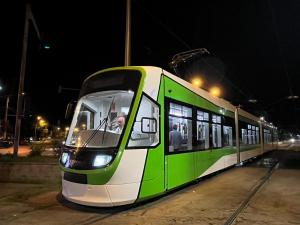 Primul tramvai nou Astra Imperio a început să circule în probe în București. FOTO
