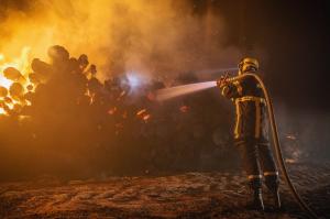 Incendii masive în sud-vestul Franţei. Aproape 20.000 de hectare de pădure pârjolite, zeci de mii de oameni nevoiţi să-şi părăsească casele