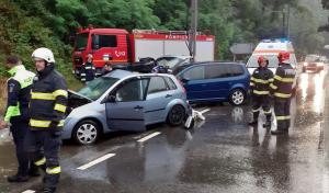 O tânără de 21 de ani a murit, după ce maşina în care se afla a intrat pe contrasens, în Cluj. Alte trei persoane au ajuns al spital