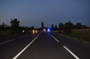 O fată de 15 ani a murit într-un BMW X3, pe un drum din Buzău. Era cu iubitul ei, un puști tot de 15 ani, care ar fi furat mașina părinților din curte
