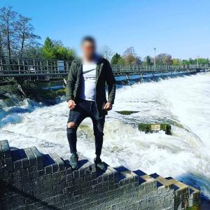 "Peste câteva minute n-o să mai fiu". La 23 de ani, un tânăr din Cluj s-a spânzurat după o decepţie în dragoste. Mesajul de adio, postat pe internet