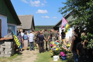 O mamă și-a îngropat cei doi băieți, la doar câteva luni distanță. Tinerii au sfârșit pe front, în Ucraina