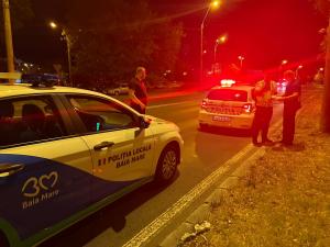 Un şofer băut din Maramureş a intrat violent într-un autobuz care staţiona la semafor. Bărbatul nici nu a ştiut că a făcut accident