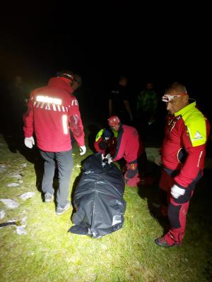 Un cioban din Gorj a murit în munţi, după ce a fost lovit de fulger. Alături au fost găsite moarte peste 100 de oi