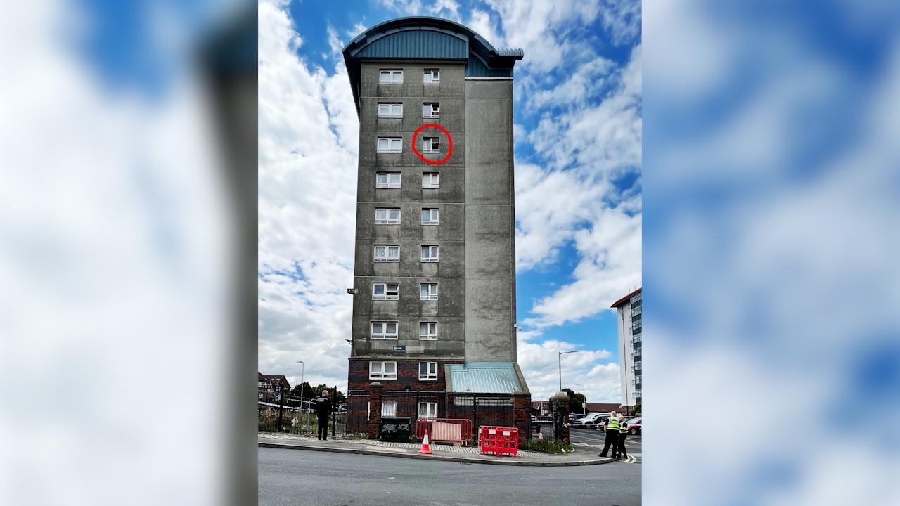 Un băiețel de un an a murit după ce a căzut de la etajul şapte al unui bloc turn, în Anglia