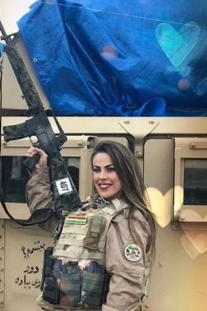 Fost model brazilian, ucis pe frontul din Harkov. Povestea Thalitei, femeia care a luptat în trecut împotriva trupelor ISIS