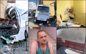 "Sunt speriaţi, săracii". Doi frați de 17 ani au văzut moartea cu ochii, când autocarul cu turiștii polonezi le-a intrat în peretele casei. Au urmat momente de groază