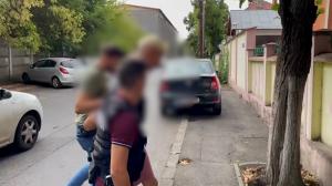 Percheziţii în Bucureşti, într-un dosar de înşelăciune şi fals. 9 persoane, reţinute după ce ar fi vândut telefoane false