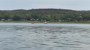 O fată de 16 ani și un băiat de 18 ani, căzuți în Dunăre, în Teleorman. Adolescenta a fost salvată de câțiva martori, tânărul este în continuare căutat