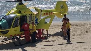 Doi români au murit înecați pe o plajă din Spania. Fiul unuia dintre ei, readus la viață de salvamari, este în comă la spital
