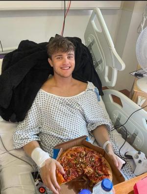 Un tânăr din Anglia a rămas paralizat de la brâu în jos, după ce a încercat să ridice o greutate de 300 kg