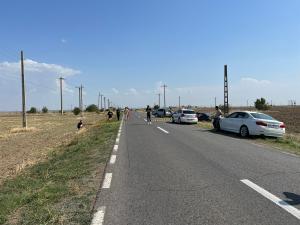 Accident frontal pe un drum din Galaţi. Doi oameni au ajuns la spital, după ce două maşini s-au lovit în plin