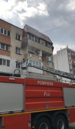 Incendiu într-un bloc din Câmpina. Opt persoane, între care un copil, au fost evacuate