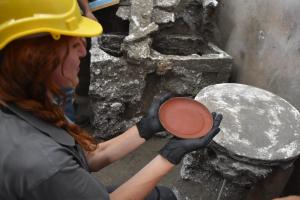 O nouă descoperire arheologică în Pompeii. Obiectele găsite oferă o imagine asupra vieții de zi cu zi a romanilor obișnuiți