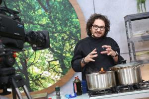Sezon aniversar Chefi la cuțite, din toamnă, la Antena 1. Sorin Bontea, Florin Dumitrescu și Cătălin Scărlătescu sărbătoresc reuniunea de 10 ani cu cea mai savuroasă competiție culinară