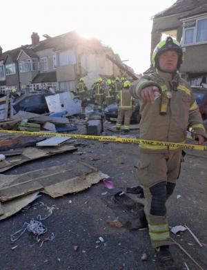 O fetiţă de 4 ani din Anglia a murit sub dărâmături, după ce casa în care locuia a sărit în aer