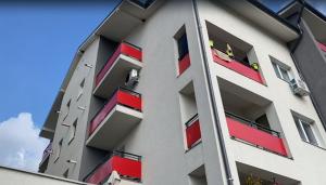 Primele declaraţii făcute de presupusul autor al dublei crime din Cluj, despre ce s-a întâmplat în apartamentul groazei: "O manevră"
