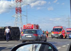Accident cu 8 victime, în Satu Mare. Un microbuz s-a răsturnat după impactul cu un autoturism. A fost activat Planul Roşu