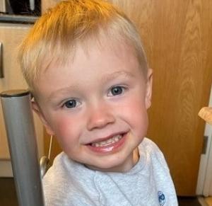 Un tată și-a omorât accidental băiețelul de 3 ani, călcându-l cu un utilaj agricol, în Țara Galilor: "Durerea și vinovăția nu vor dispărea"