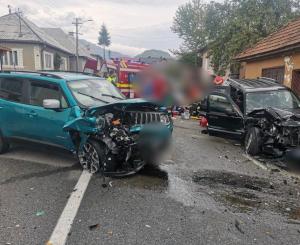 7 copii au fost răniţi, după ce un şofer băut a intrat în maşina în care se aflau, în Bistriţa-Năsăud