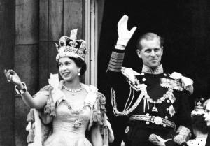 Regina Elisabeta a II-a a schimbat reguli şi tradiţii de secole: a născut prin cezariană, a jucat în reclame şi a fost cea mai fotografiată femeie din lume