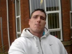 Un bărbat și-a bătut prietenul și l-a lăsat să moară în apartamentul său din Anglia: „L-am omorât aseară”