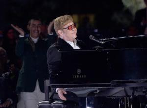 Elton John, concert la Casa Albă în prezenţa lui Joe şi Jill Biden. Legendarul muzician se află într-un turneu de rămas bun