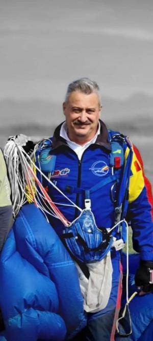 Un paraşutist român a murit în timpul unui exerciţiu de antrenament, în Polonia. Sorin Constantin avea peste 4.000 de salturi
