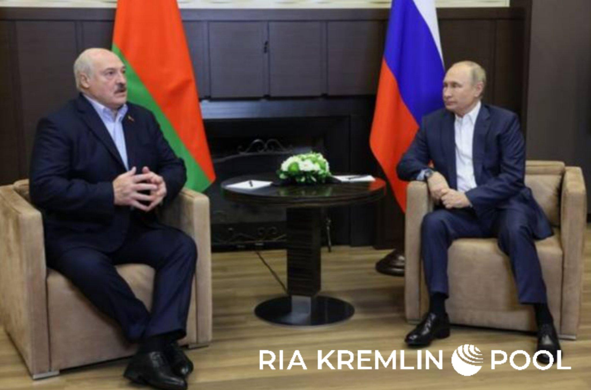 Scena bizzarra a Sochi tra Putin e Lukashenko: l’Europa deve trattarci con rispetto / La Russia può mobilitare 25 milioni, a 50mila non resta che fuggire