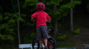Băiețel de 5 ani, strivit de o dubă în timp ce se plimba cu bicicleta, pe o stradă din Irlanda. Şoferul, de negăsit: poliţia cere ajutorul martorilor