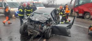 Accident grav pe "Drumul Morții" E85, la Movilița. Soț și soție din Ialomița, morți după ce s-au izbit cu mașina de un autocar