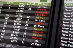 Haos pe aeroporturile din SUA, după o defecţiune apărută în sistemul informatic naţional. Peste 760 de zboruri, întârziate