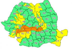 Meteo: Cod roșu de vreme severă în Argeş, Prahova şi Dâmboviţa. Rafale de peste 145 km/oră, în zonele înalte