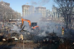 Un incendiu violent a devastat un cartier sărac din Seul. Cel puțin 500 de persoane au fost evacuate