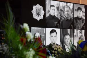 Zelenski a asistat, cu ochii în lacrimi, la ceremonia funerară pentru oficialii morţi în accidentul aviatic de lângă Kiev