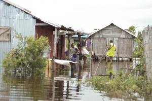Furtuna Cheneso, devenită ciclon, a măturat tot în cale. Creşte bilanţul morţilor şi al persoanelor dispărute în Madagascar