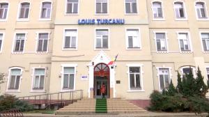 Medicul din Timișoara și adolescentul de 16 ani, prinși în timp ce se pregăteau să întrețină relații sexuale, s-au cunoscut pe Tinder. Tânărul mințise că are 18 ani