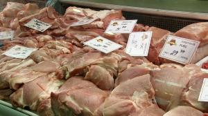 Carnea de porc se va scumpi până în luna decembrie. Specialiştii explică de ce plătim mai mult, deşi cererea a scăzut