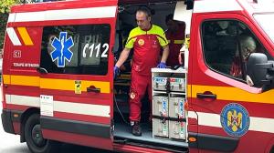 Biciclist de 64 de ani, la spital din cauza neatenţiei. S-a izbit de o maşină, după ce nu s-a asigurat într-o intersecţie din Maramureş