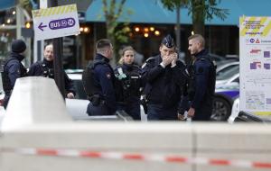 Ameninţare teroristă la Paris. O femeie musulmană a ameninţat că se aruncă în aer la o staţie de metrou. A fost împuşcată de poliţie