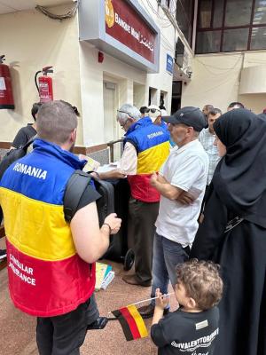 "De-abia aşteptăm să venim acasă". Cei 41 de români evacuaţi din Gaza mai au de aşteptat după ce avionul s-a stricat. MApN trimite la Cairo un Spartan cu piese de schimb