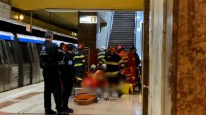 "S-a aruncat cineva în faţa metroului". Tânăr de 24 de ani, căzut în staţia Tineretului. Oamenii de pe peron, martori îngroziţi la incident