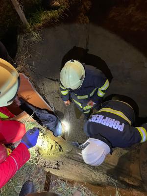 Tânără de 26 de ani blocată într-un tub de canalizare, în Satu Mare, scoasă de pompieri după 2 ore. Cum a ajuns acolo